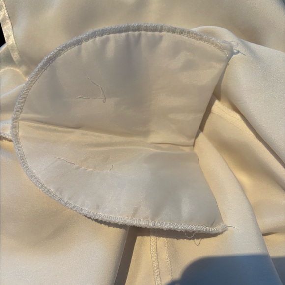 Como Vintage Satin Blouse with Black Embroidery - Picture 15 of 16